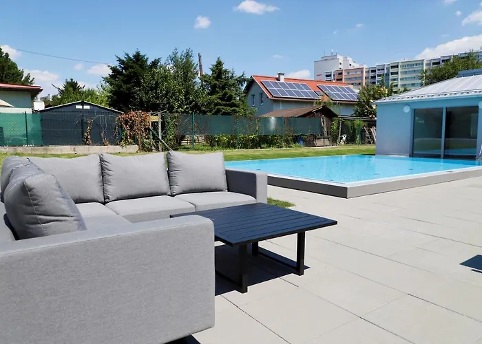 Daire Yellow Flower With Pool - 5 Min To